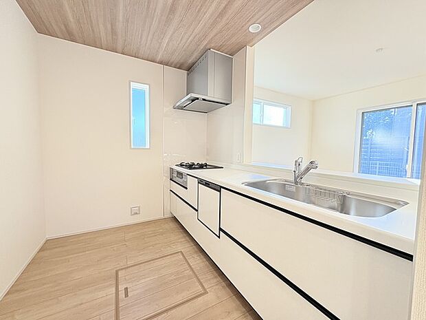 キッチンはオープンカフェスタイルだからリビングとの一体感はバッチリ。毎日のお料理時間も楽しくなりそうです。