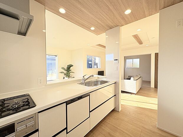 家族が一番集まる場所だから広々としつつも素敵な空間であって欲しい。皆がくつろぐリビングからキッチンまでが一つに繋がる空間。