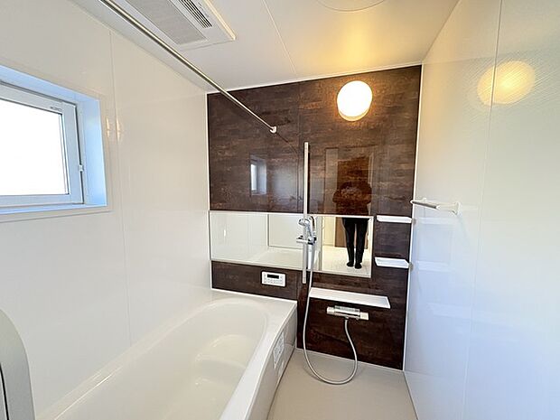 花粉や雨の日、寒い冬の時期に嬉しい浴室乾燥機。換気機能で入浴時に湿気を換気しカビの防止にもなります。