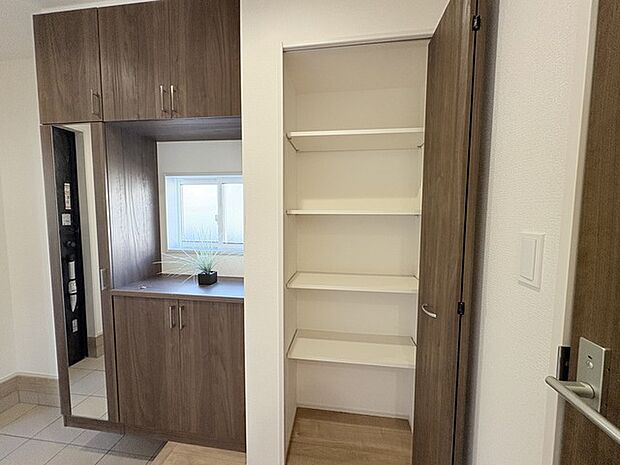 収納豊富な間取りで家の中がスッキリ片付きそうです。