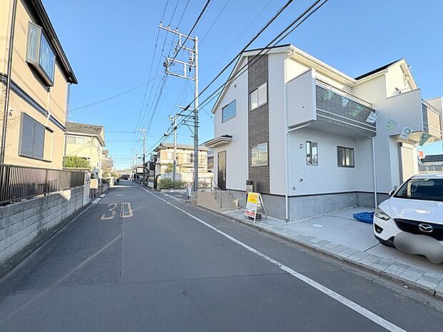 戸建てが立ち並ぶ静かな住宅街。四季折々の移り変わりを感じながら自然と楽しみ、暮らす、そんな毎日を日々の中で感じられる住環境