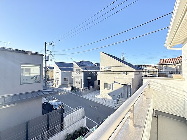 窓から眺める風景は一日の疲れを癒すヒーリングを奏でる、心地の良い時間を演出してくれます。室内も重要ですが、周りの環境もマイホーム選びの大事なポイント