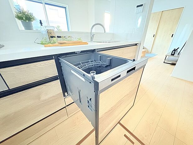 家事時間を短縮できる食洗器付き、毎日の負担を減らしてお料理を楽しめる嬉しい設備です。 