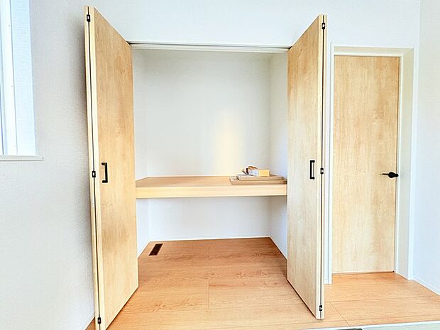 広々収納で、仕事着、普段着をまとめて収納できます。 