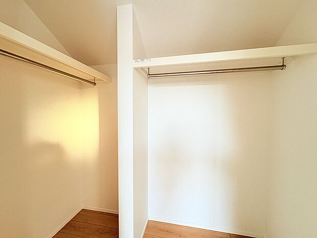 収納で悩む時間をなくしたい。家族の衣服が多くても頼もしいWIC(ウォークインクローゼット)