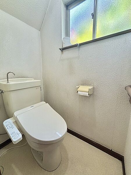 1.2階にそれぞれトレイがございます。朝の混雑時に分散して利用できるほか、ゲスト用としても使い分けることもできます。