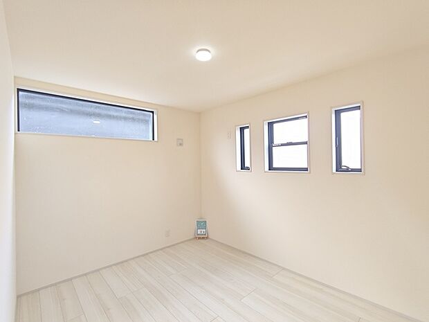 2面採光を確保した明るい室内は、爽やかな風を感じる居心地の良い空間です。