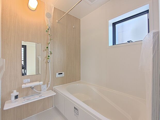 一緒にお風呂に入っている子供達の声がリビングまで聞こえてきそうな広々とした1坪バス