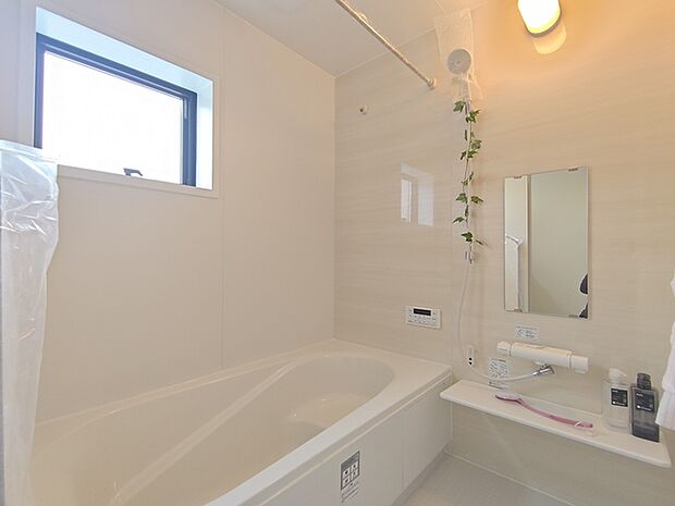 一緒にお風呂に入っている子供達の声がリビングまで聞こえてきそうな広々とした1坪バス