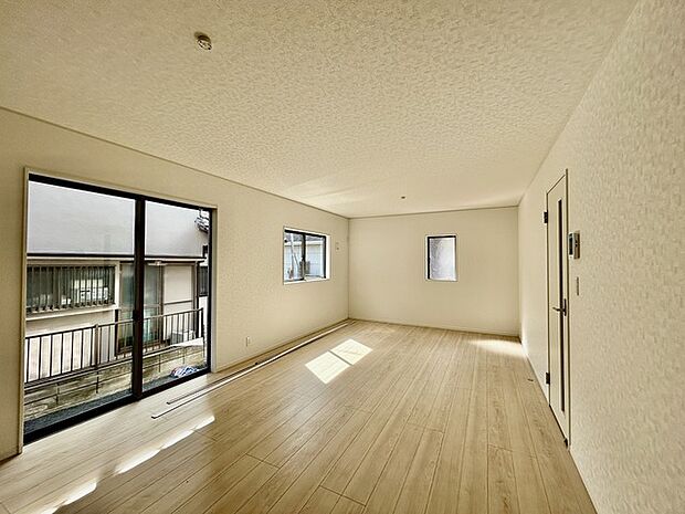 夕食の時間。家族、友人、両親、親戚との会話がより料理を美味しくしてくれる。あっという間に時間が過ぎてしまう居心地の良さは、普段はほっとする空間としてここにあります。