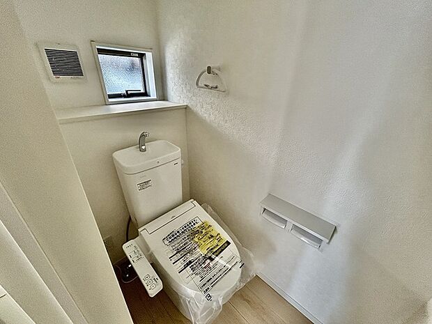 1.2階にそれぞれトレイがございます。朝の混雑時に分散して利用できるほか、ゲスト用としても使い分けることもできます。