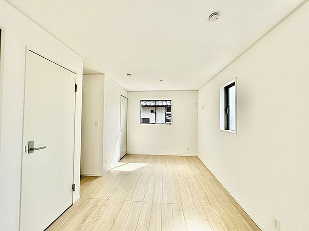 ご家族様の成長に合わせて、仕切りをつけれる洋室です。