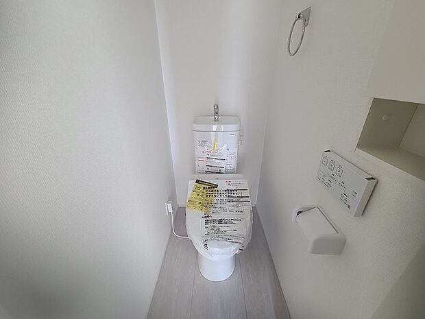 1.2階にそれぞれトレイがございます。朝の混雑時に分散して利用できるほか、ゲスト用としても使い分けることもできます。