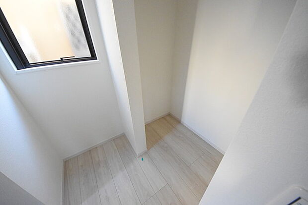 大容量のパントリーがございますので、非常食や食品のストックも沢山置けます。