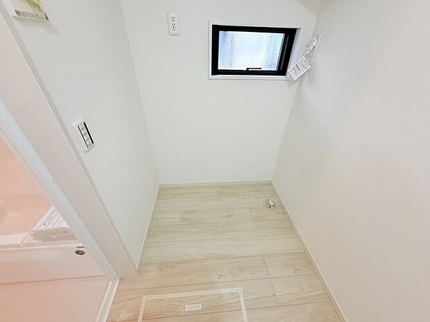 ゆとりの洗面スペースで朝の身支度もスムーズに行えます。 