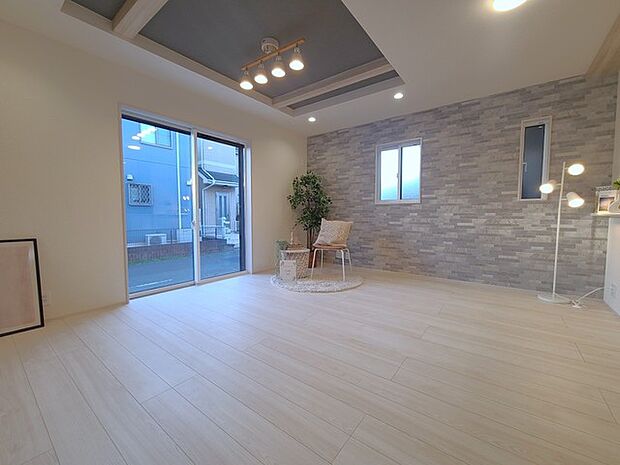 五感で感じる、現地でしかわからない事も沢山ございます。周辺環境なども一緒にご案内いたしますのでお気軽にお問合せください。 