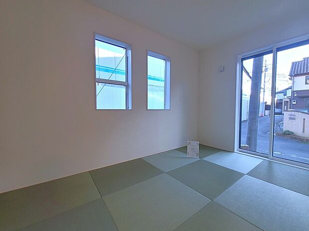 和室があるとやはりどこか心落ち着いてしまいます。客間としてもちょうど良い5帖。 