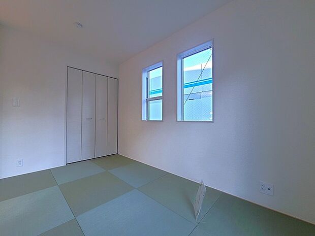 和室があるとやはりどこか心落ち着いてしまいます。客間としてもちょうど良い5帖。 