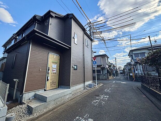 南道路に面しており日中もたくさんの陽が入ります。風通りや周辺環境など実際に現地にてご確認ください。 