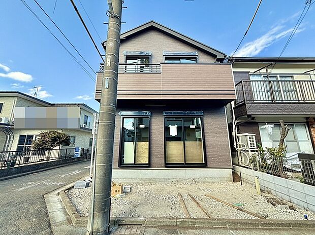 戸建てが立ち並ぶ静かな住宅街。四季折々の移り変わりを感じながら自然と楽しみ、暮らす、そんな毎日を日々の中で感じられる住環境 