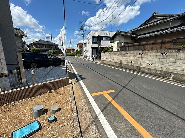 6m幅員の道路に面しておりお車の運転が苦手な方でも安心して出入りいただけます。