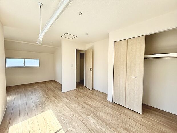 2面採光を確保した明るい室内は、爽やかな風を感じる居心地の良い空間です。