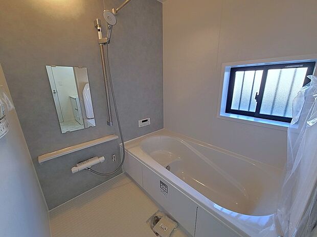 一緒にお風呂に入っている子供達の声がリビングまで聞こえてきそうな広々とした1坪バス