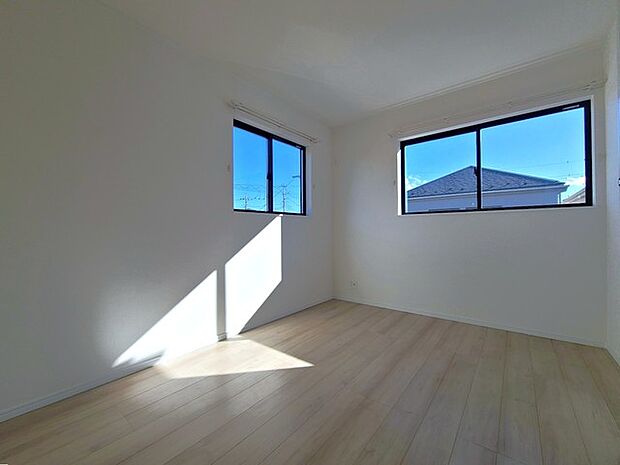 2面採光を確保した明るい室内は、爽やかな風を感じる居心地の良い空間です。 