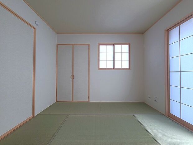 和室があるとやはりどこか心落ち着いてしまいます。客間としてもちょうど良い約5.25帖。 