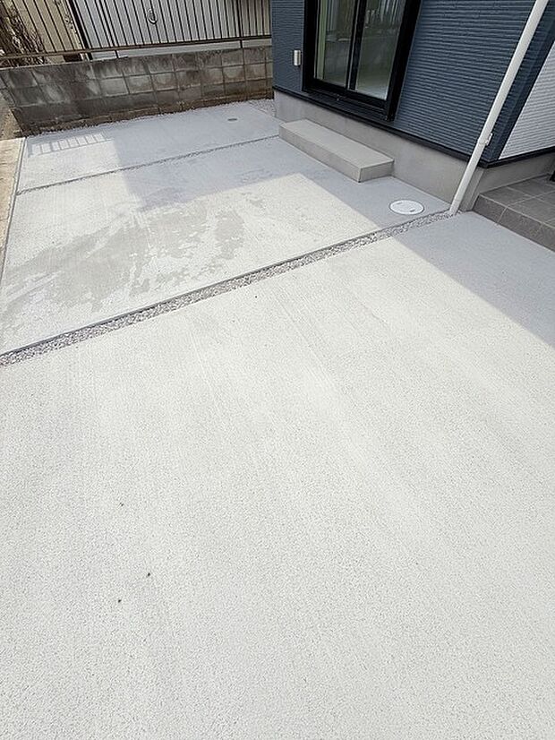 カースペースは1台駐車できます。車庫の出し入れのしやすさなど、実際に現地にてご確認ください。