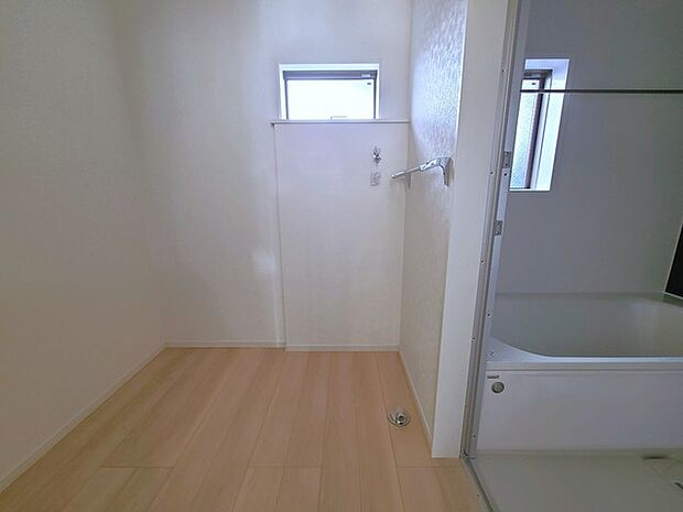 ゆとりの洗面スペースで朝の身支度もスムーズに行えます。