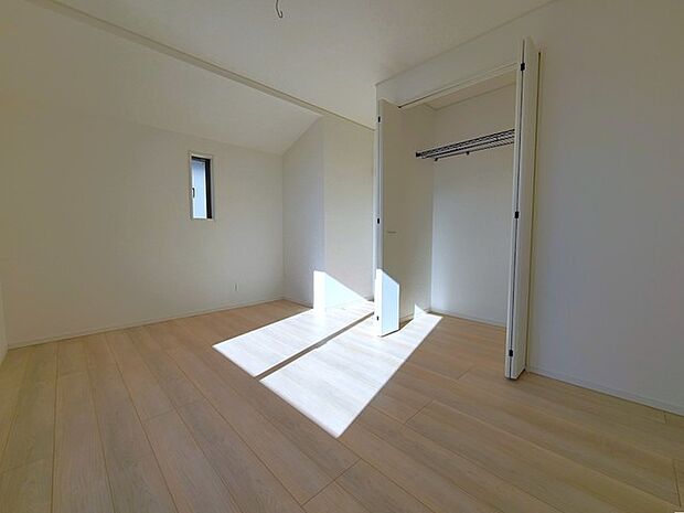 大容量クローゼット付き！家族の成長と共に増える荷物もスッキリ収納。 