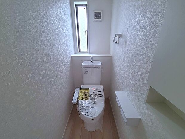 1.2階にそれぞれトレイがございます。朝の混雑時に分散して利用できるほか、ゲスト用としても使い分けることもできます。 