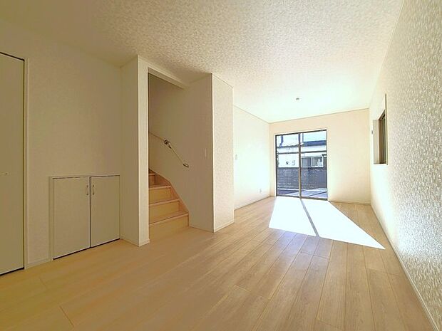 夕食の時間。家族、友人、両親、親戚との会話がより料理を美味しくしてくれる。あっという間に時間が過ぎてしまう居心地の良さは、普段はほっとする空間としてここにあります。 