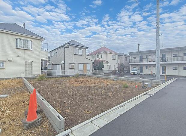 小中学校や買い物施設が近く、便利な立地です。