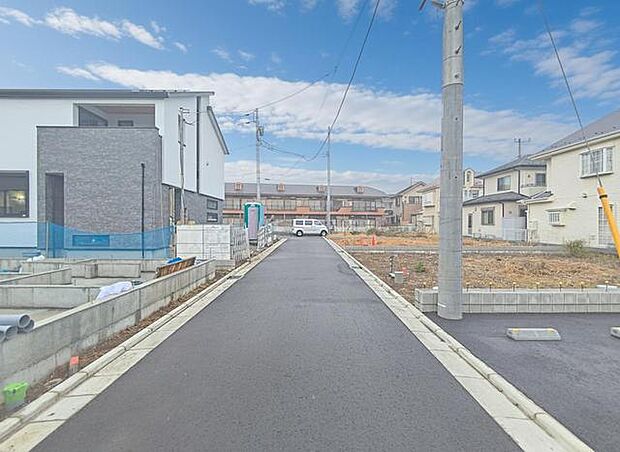 周辺住民以外の交通が無く、安全で閑静な住環境が保たれやすい立地です。