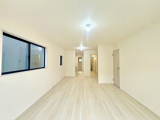 リビングは家具の配置も思いのまま。自由度が高い設計です。 