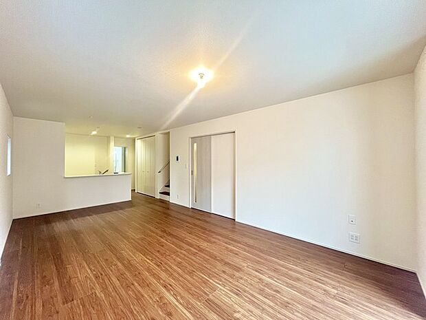 夕食の時間。家族、友人、両親、親戚との会話がより料理を美味しくしてくれる。あっという間に時間が過ぎてしまう居心地の良さは、普段はほっとする空間としてここにあります。 