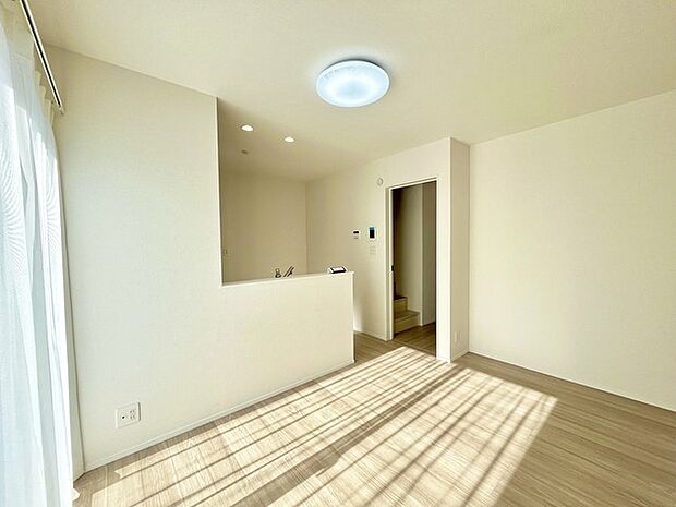 夕食の時間。家族、友人、両親、親戚との会話がより料理を美味しくしてくれる。あっという間に時間が過ぎてしまう居心地の良さは、普段はほっとする空間としてここにあります。 