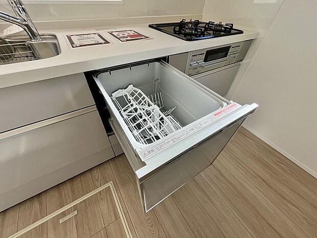 家事時間を短縮できる食洗器付き、毎日の負担を減らしてお料理を楽しめる嬉しい設備です。 