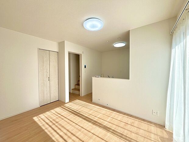 家族が一番集まる場所だから広々としつつも素敵な空間であって欲しい。皆がくつろぐリビングからキッチンまでが一つに繋がる空間。 