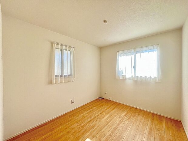 2面採光を確保した明るい室内は、爽やかな風を感じる居心地の良い空間です。