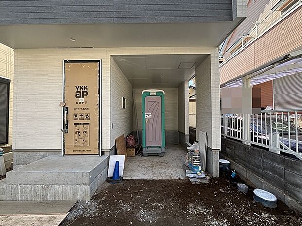 カースペースは1台駐車できます。車庫の出し入れのしやすさなど、実際に現地にてご確認ください。