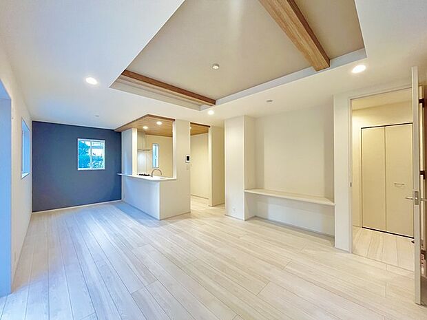 夕食の時間。家族、友人、両親、親戚との会話がより料理を美味しくしてくれる。あっという間に時間が過ぎてしまう居心地の良さは、普段はほっとする空間としてここにあります。 