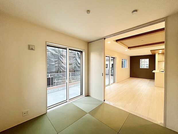 和室があるとやはりどこか心落ち着いてしまいます。客間としてもちょうど良い約4.5帖。 