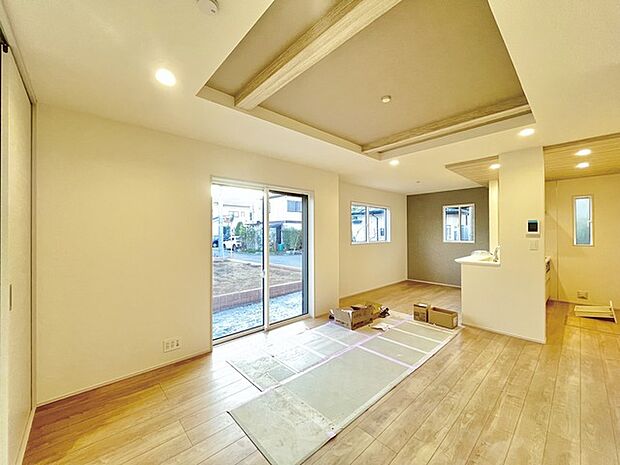 夕食の時間。家族、友人、両親、親戚との会話がより料理を美味しくしてくれる。あっという間に時間が過ぎてしまう居心地の良さは、普段はほっとする空間としてここにあります。 