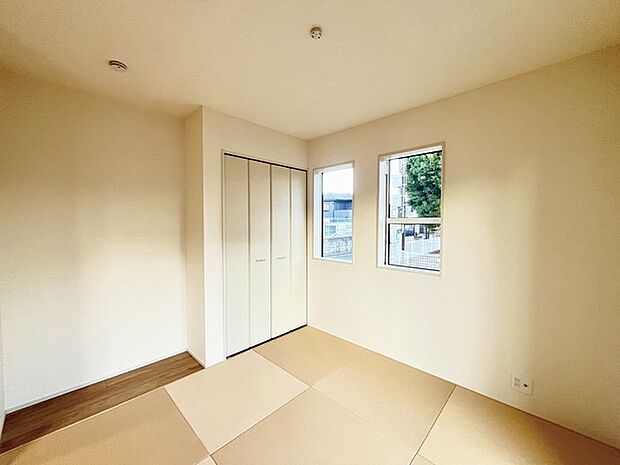 和室があるとやはりどこか心落ち着いてしまいます。客間としてもちょうど良い約4.87帖。 