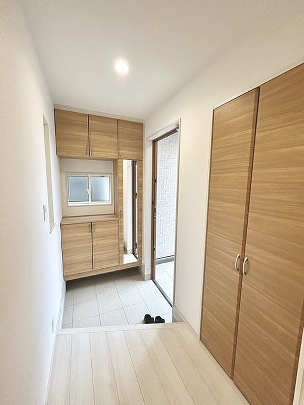 お客様をお迎えする玄関、お家の出入りもスムーズに行えます。 