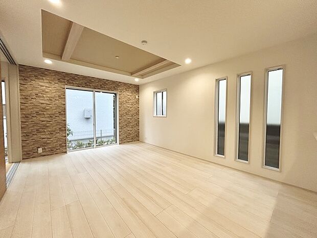 夕食の時間。家族、友人、両親、親戚との会話がより料理を美味しくしてくれる。あっという間に時間が過ぎてしまう居心地の良さは、普段はほっとする空間としてここにあります。 