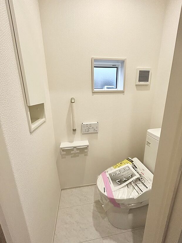 1.2階にそれぞれトレイがございます。朝の混雑時に分散して利用できるほか、ゲスト用としても使い分けることもできます。 